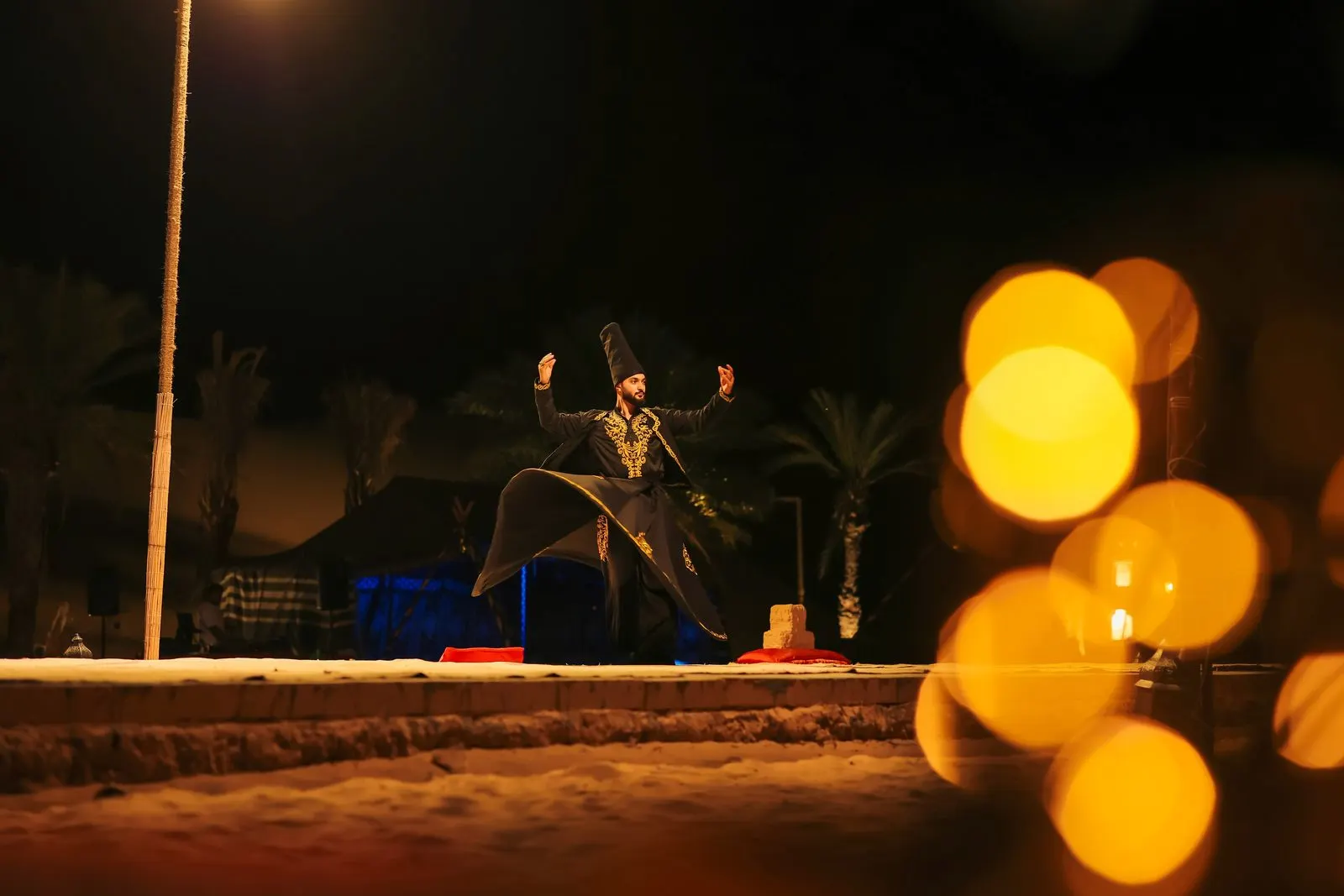 Live oud player performing at the surprise birthday dune dinner, Al Khatim